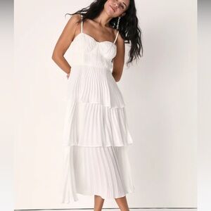 Lulu’s Tiered Midi Dress